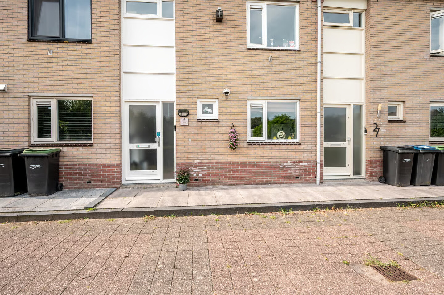 Tussenwoning te koop: Bizonplantsoen 25, Almere