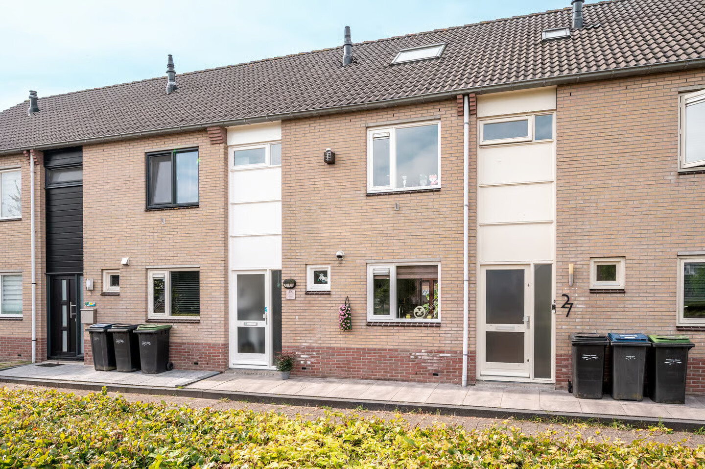 Tussenwoning te koop: Bizonplantsoen 25, Almere