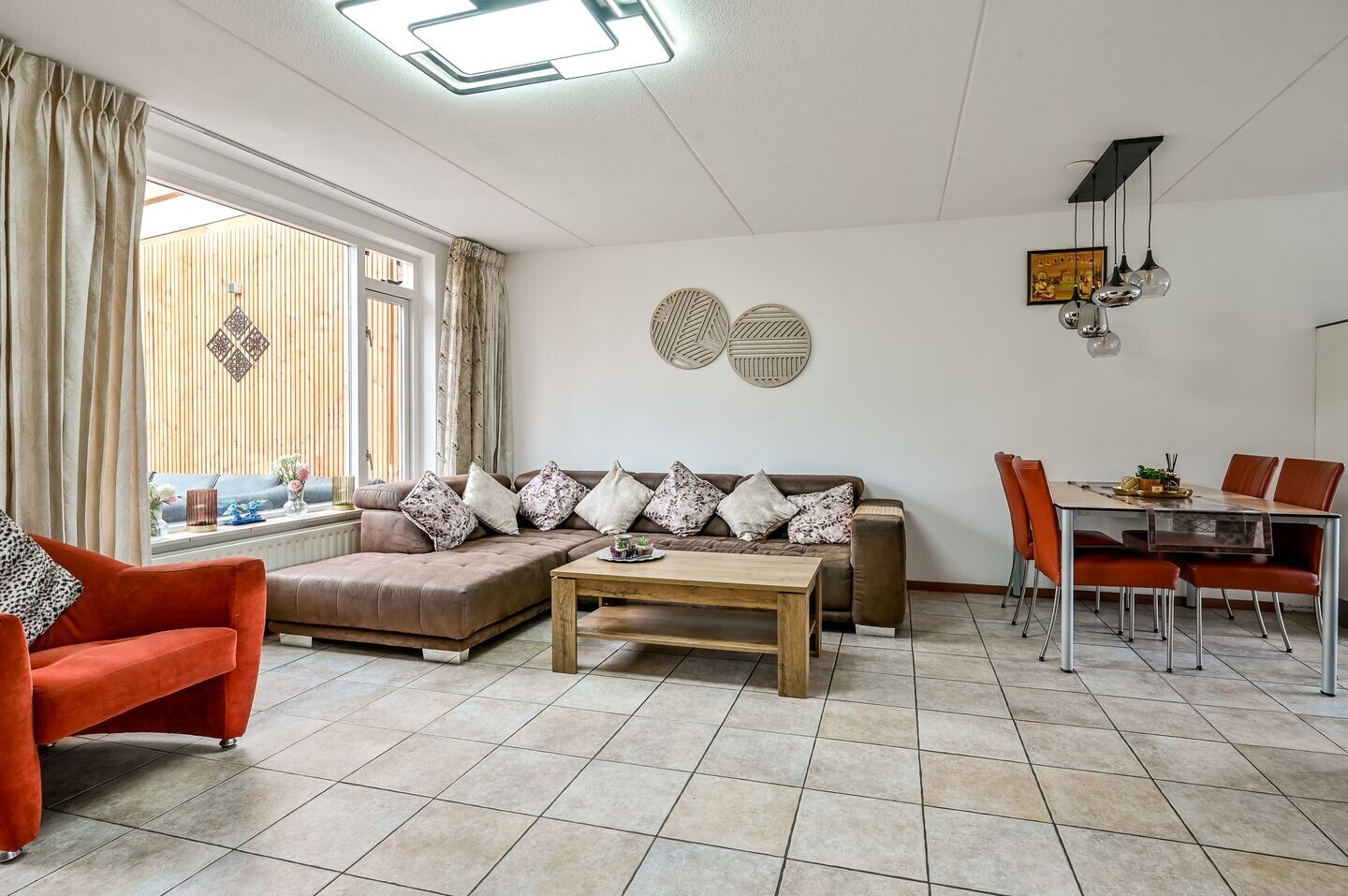 Tussenwoning te koop: Bizonplantsoen 25, Almere