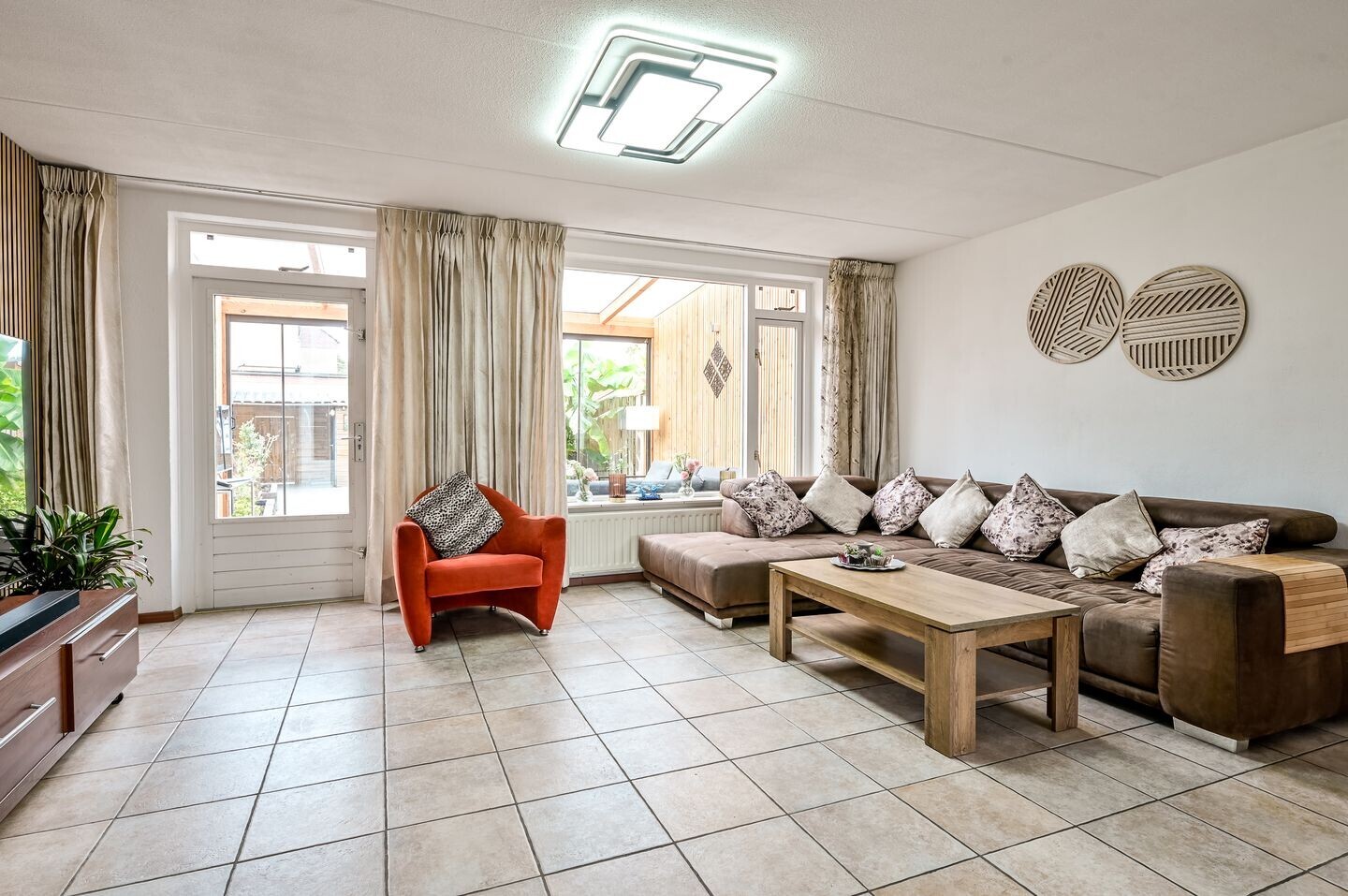 Tussenwoning te koop: Bizonplantsoen 25, Almere