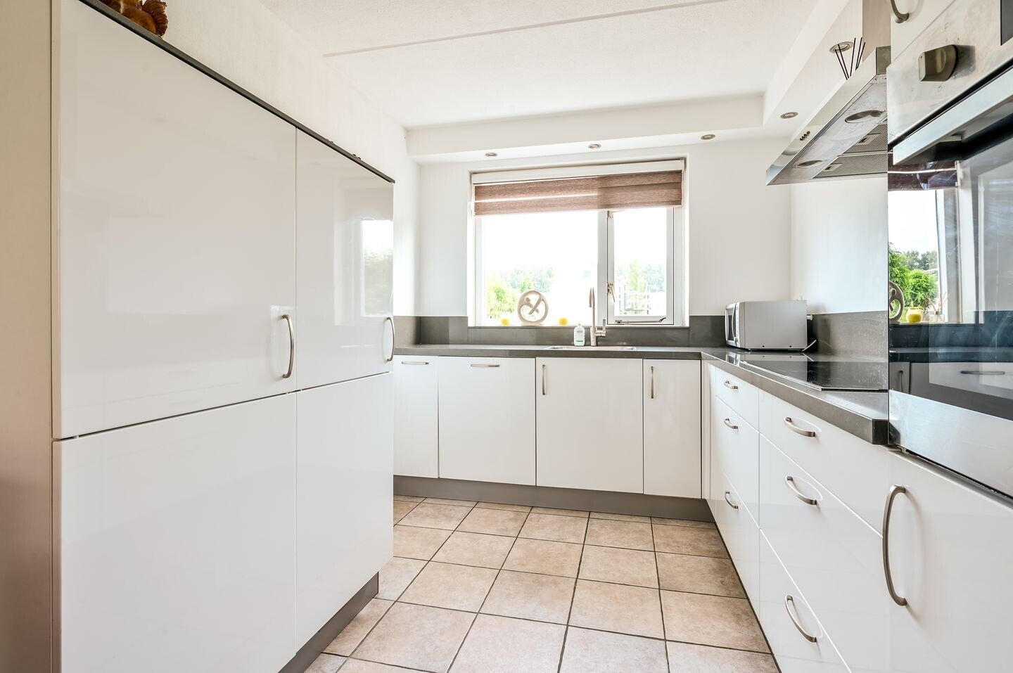 Tussenwoning te koop: Bizonplantsoen 25, Almere