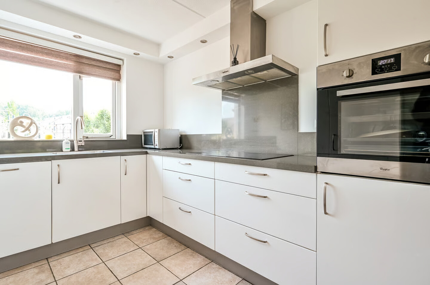 Tussenwoning te koop: Bizonplantsoen 25, Almere