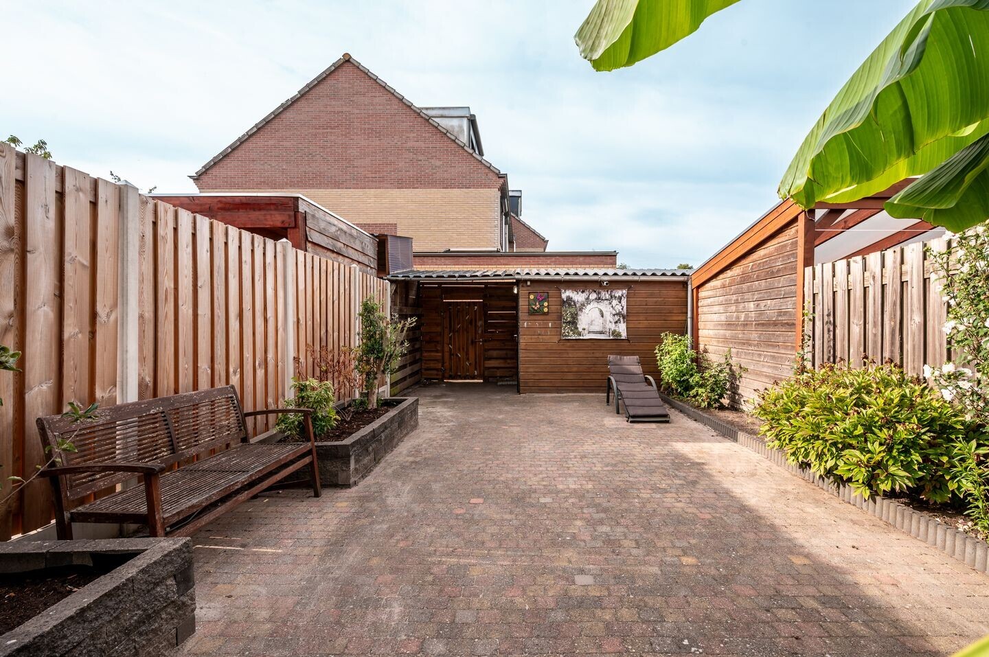 Tussenwoning te koop: Bizonplantsoen 25, Almere