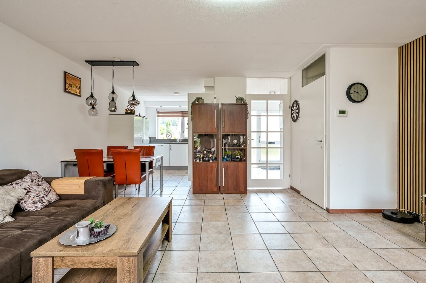 Tussenwoning te koop: Bizonplantsoen 25, Almere
