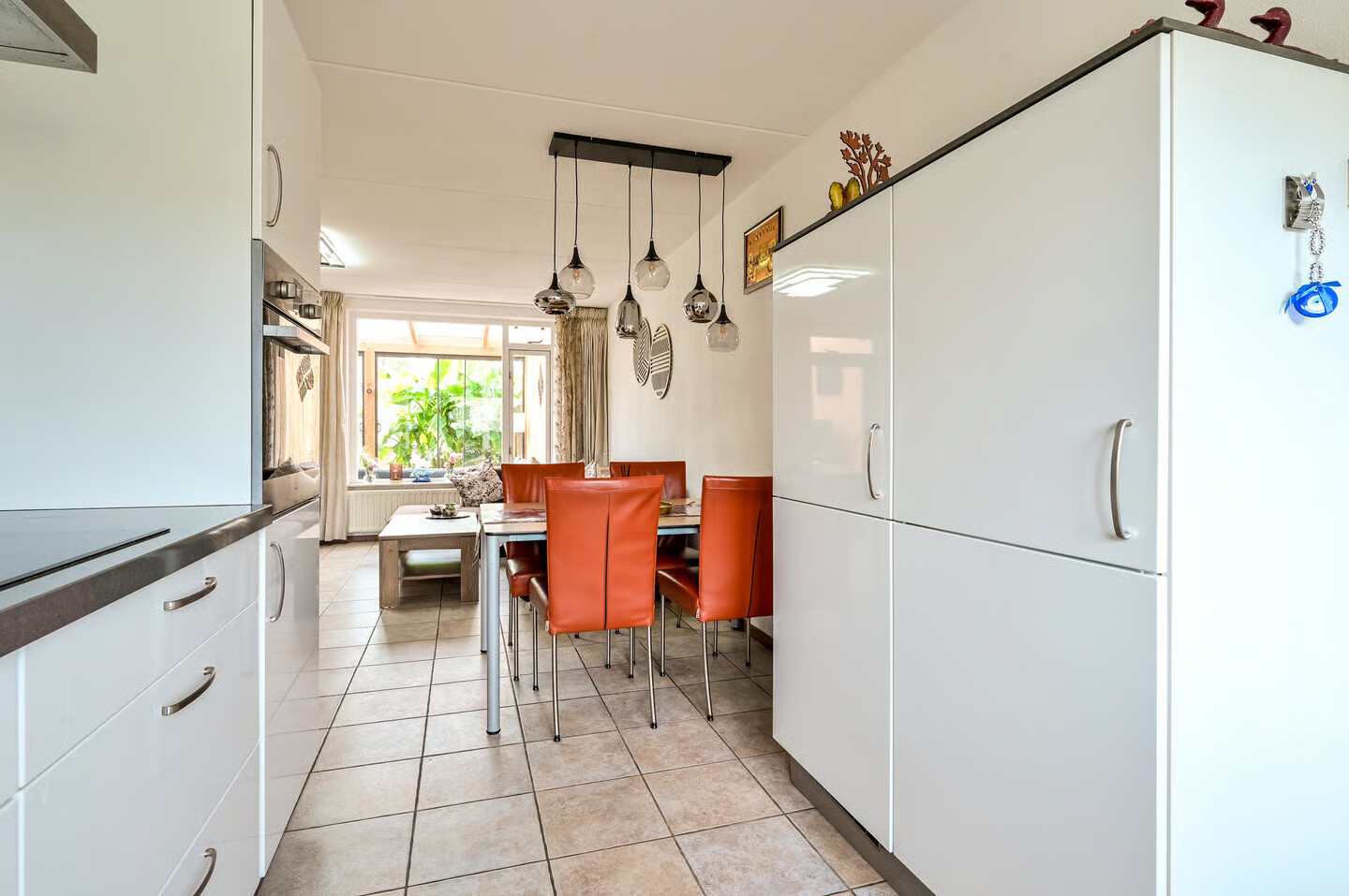 Tussenwoning te koop: Bizonplantsoen 25, Almere