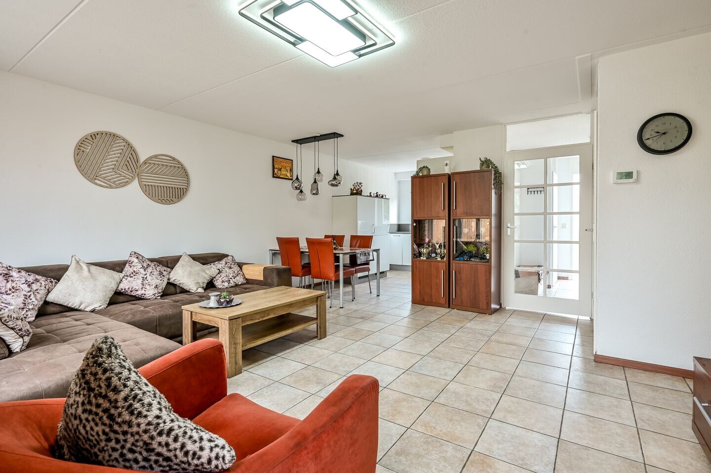 Tussenwoning te koop: Bizonplantsoen 25, Almere
