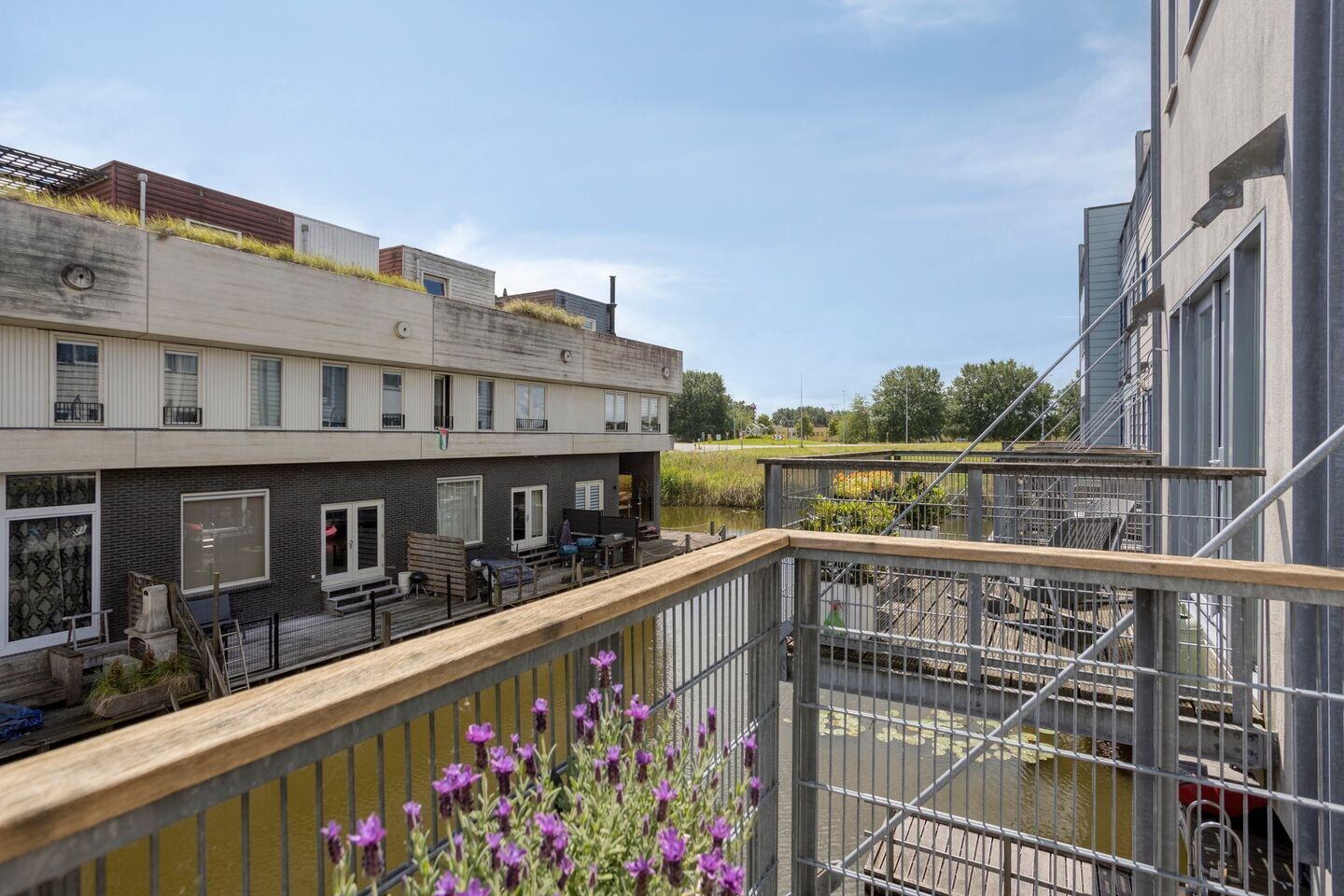 Tussenwoning te koop: Arubapier 49, Almere