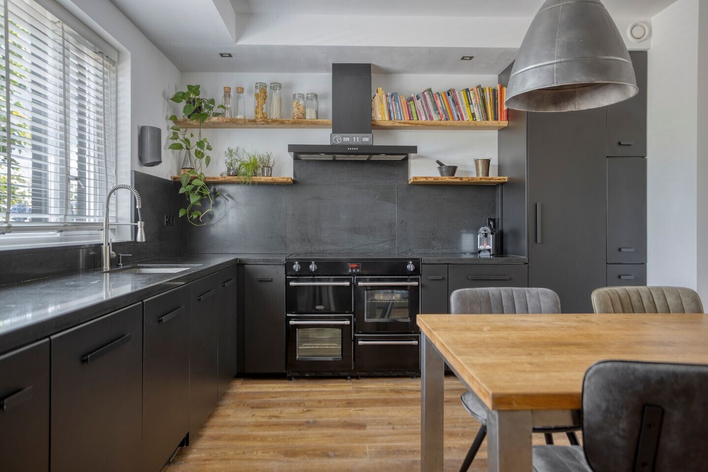 Tussenwoning te koop: Arubapier 49, Almere