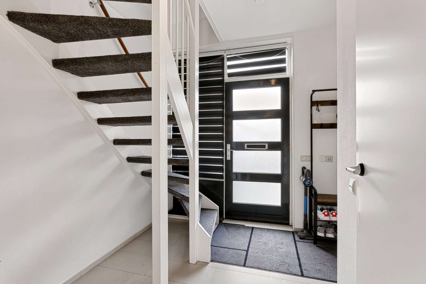 Tussenwoning te koop: Samoastraat 56, Almere