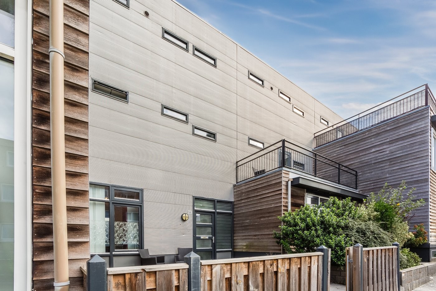 Tussenwoning te koop: Samoastraat 56, Almere