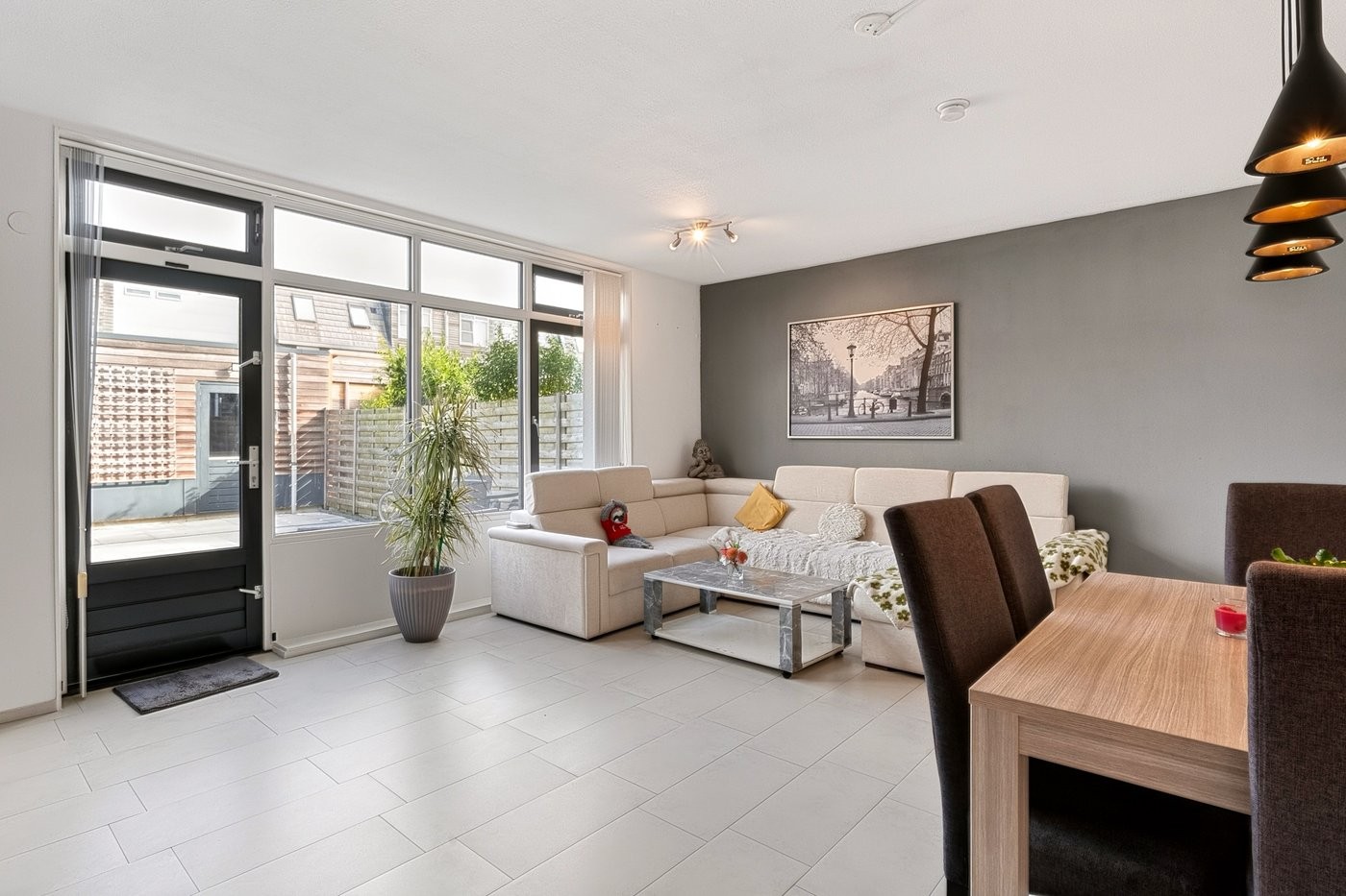 Tussenwoning te koop: Samoastraat 56, Almere