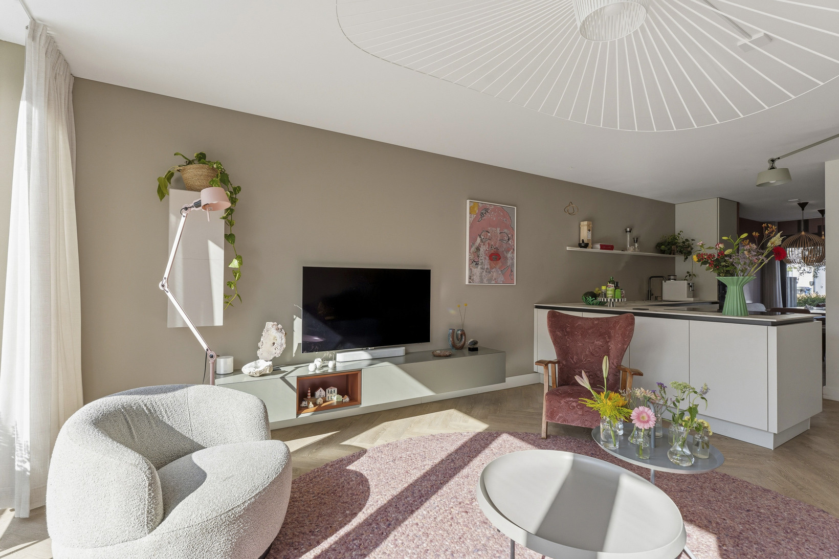 Tussenwoning te koop: Lofotenweg 60, Almere
