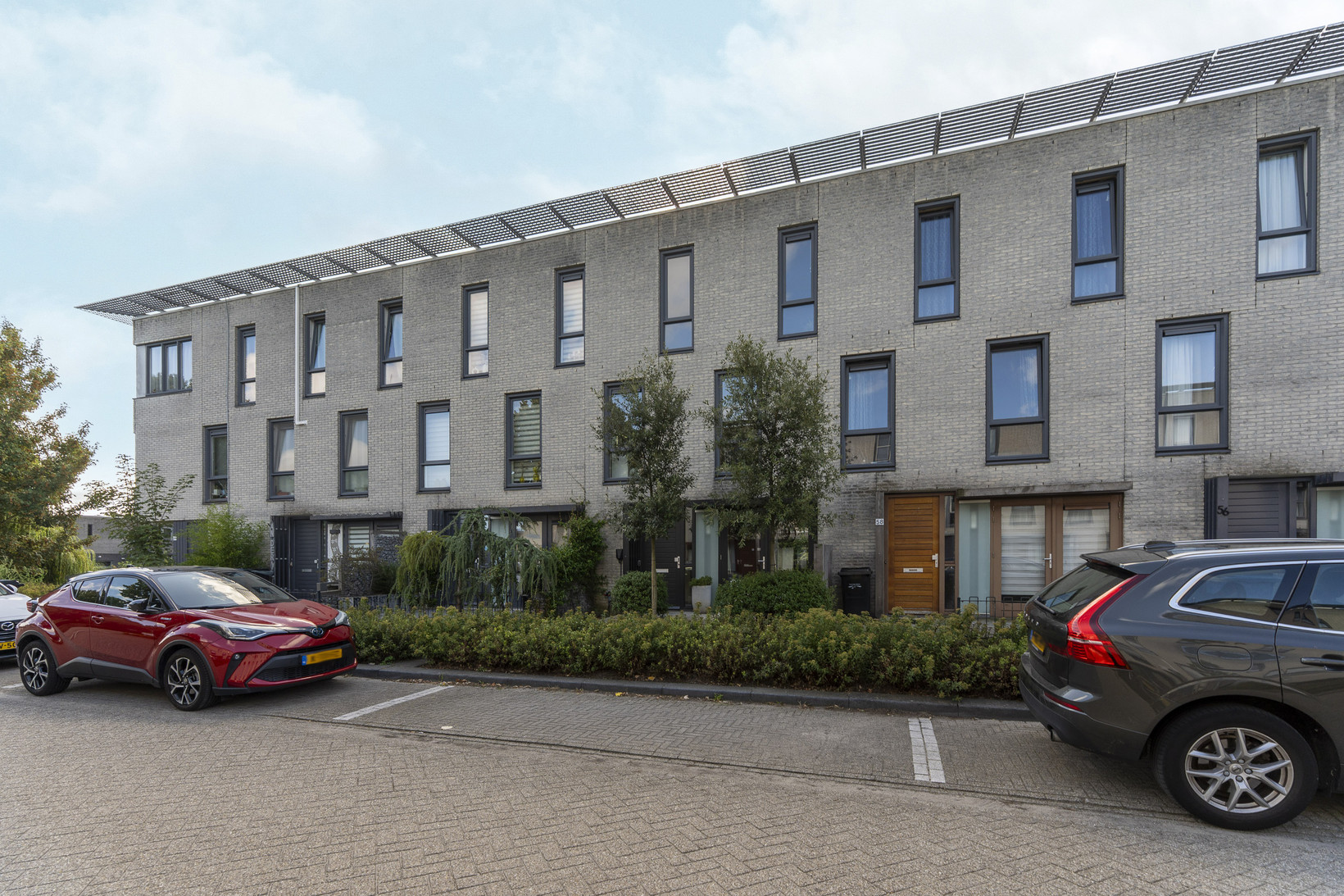 Tussenwoning te koop: Lofotenweg 60, Almere