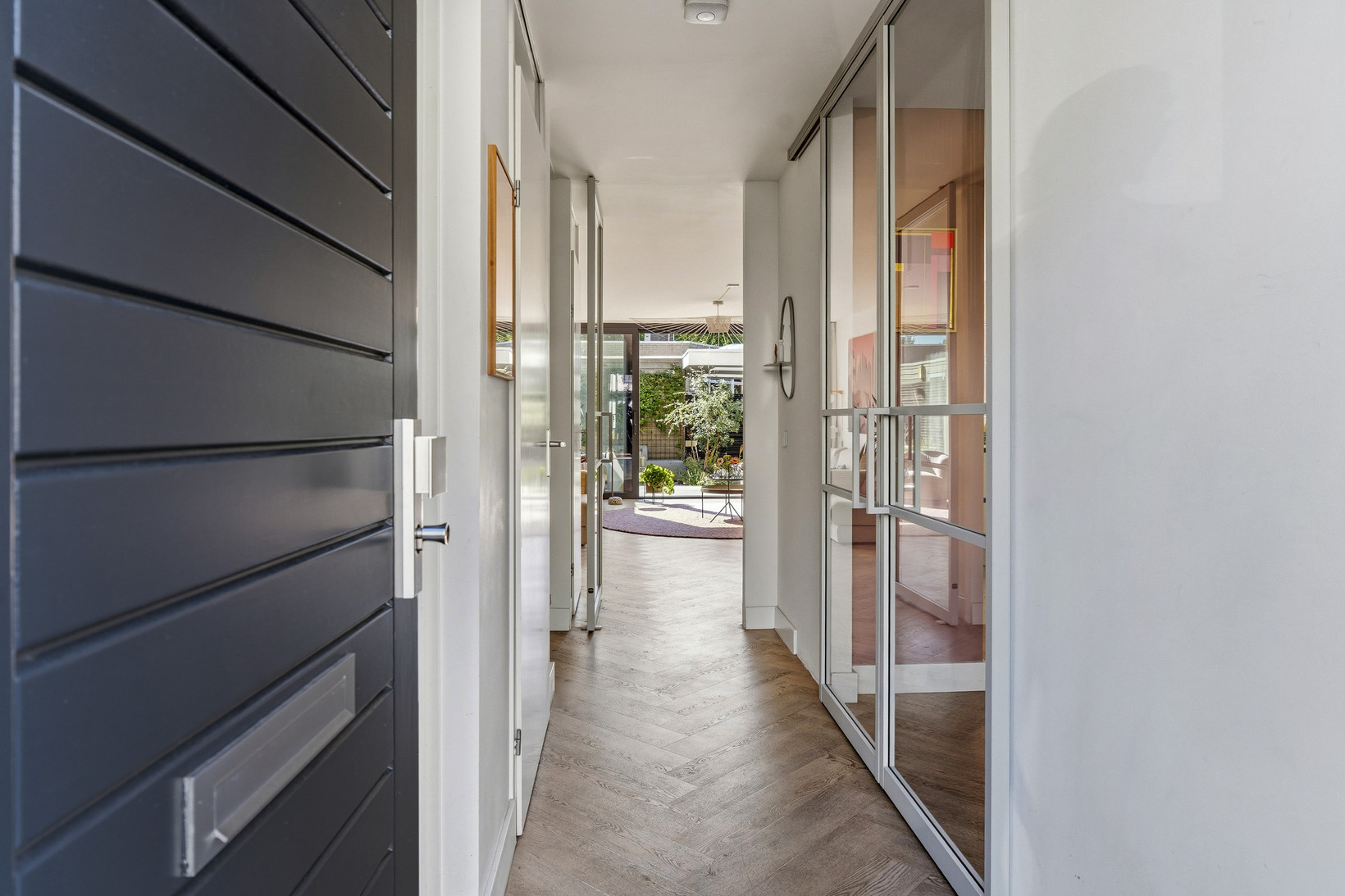 Tussenwoning te koop: Lofotenweg 60, Almere