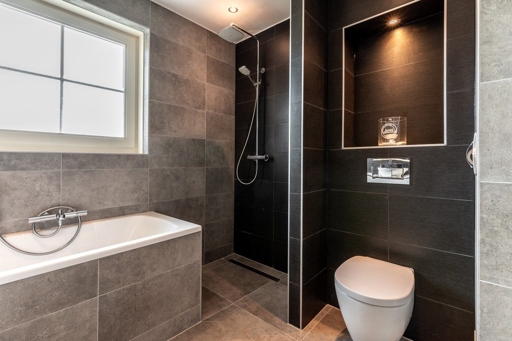 Tussenwoning te koop: Marie Curiestraat 32, Almere