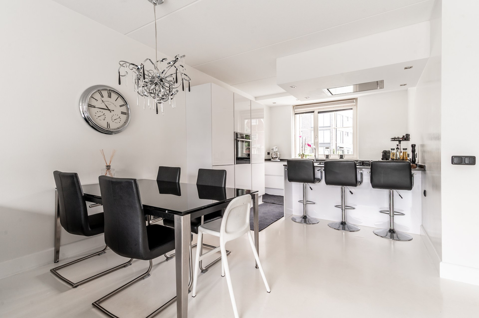 Tussenwoning te koop: Marie Curiestraat 32, Almere
