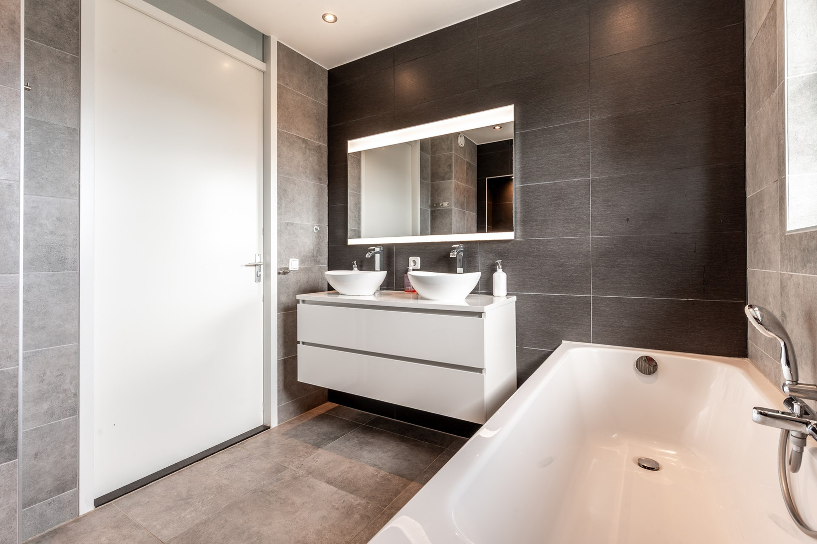 Tussenwoning te koop: Marie Curiestraat 32, Almere