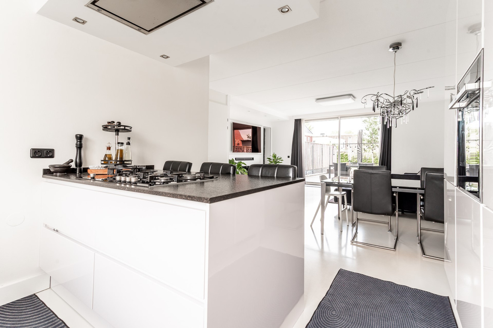 Tussenwoning te koop: Marie Curiestraat 32, Almere