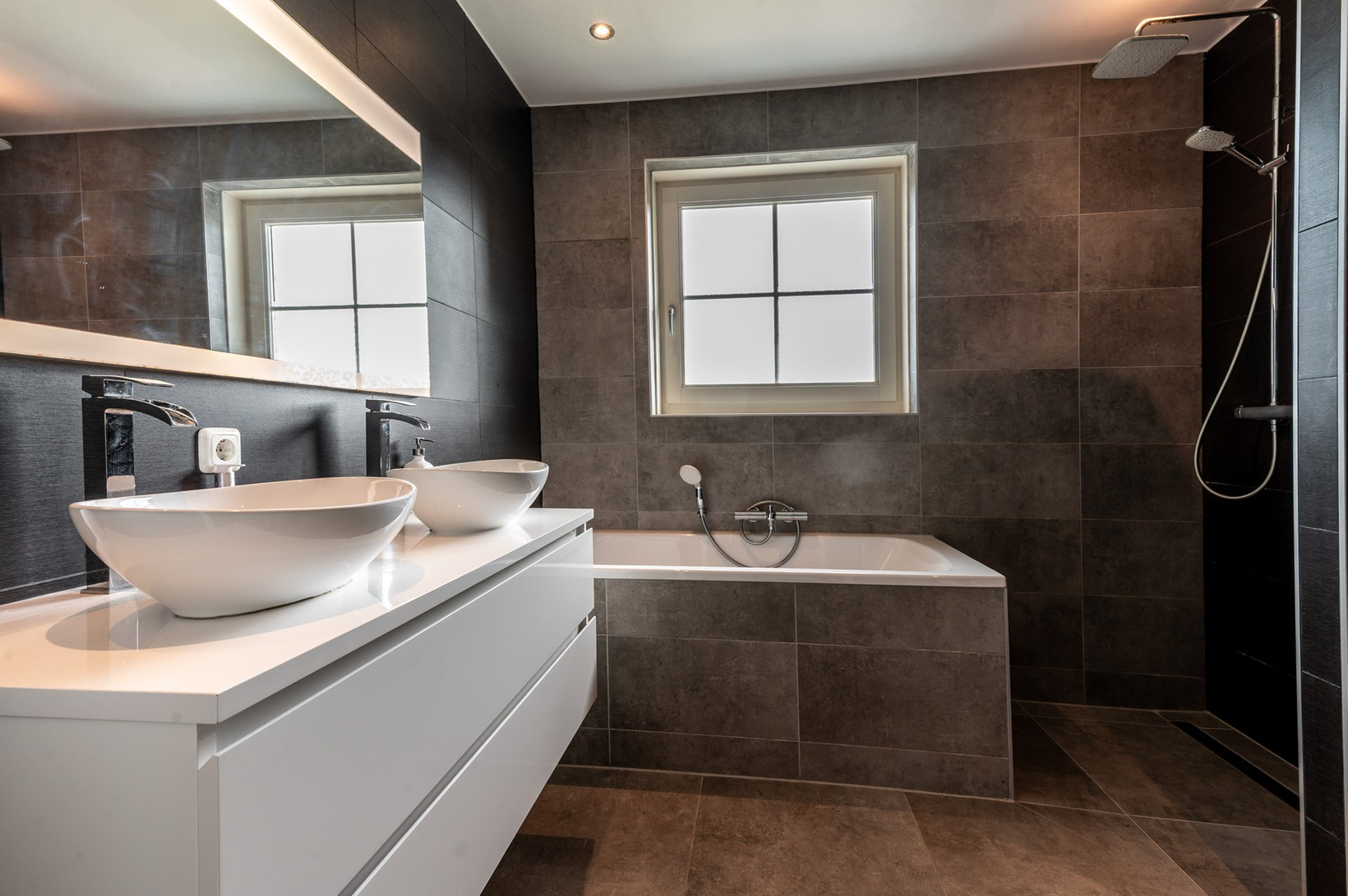 Tussenwoning te koop: Marie Curiestraat 32, Almere