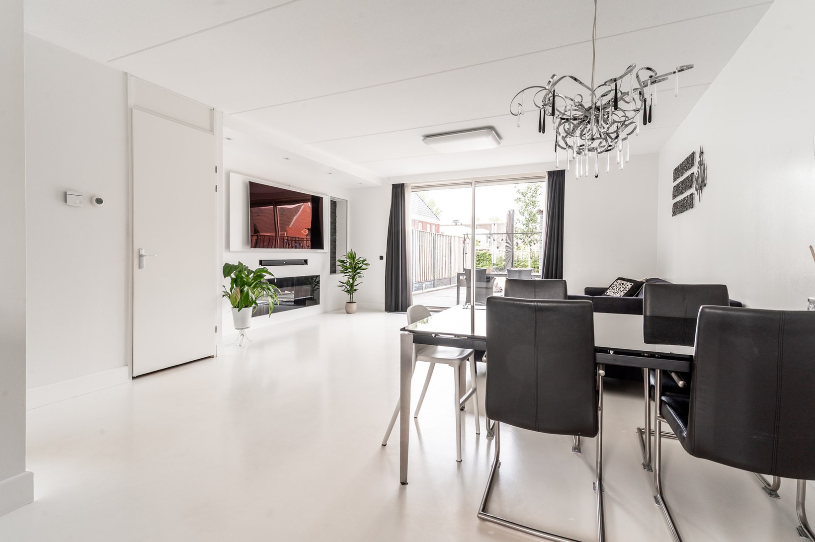 Tussenwoning te koop: Marie Curiestraat 32, Almere