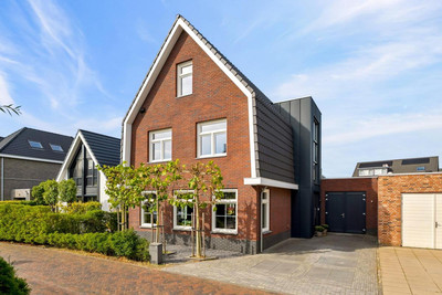 Huis te koop Lev Landaustraat 21