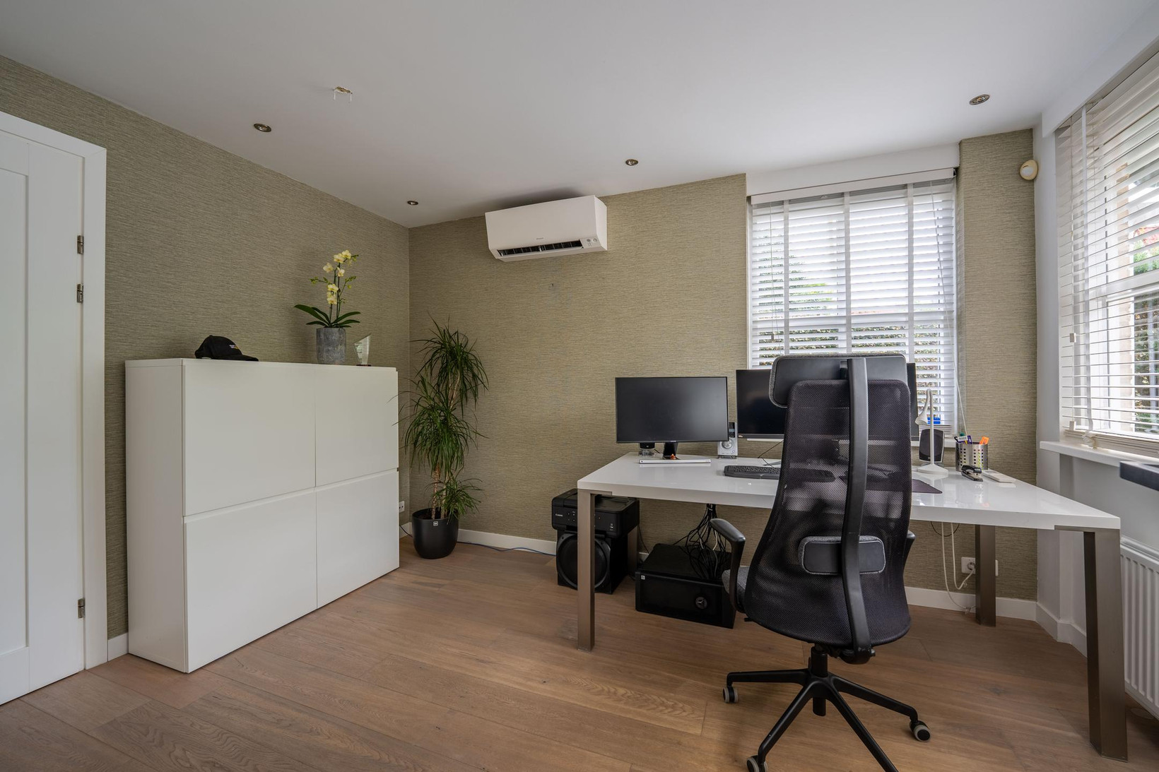 Vrijstaande woning te koop: Bergeendlaan 10, Almere