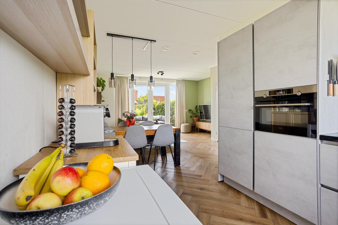 Tussenwoning te koop: Trota van Salernostraat 25, Almere