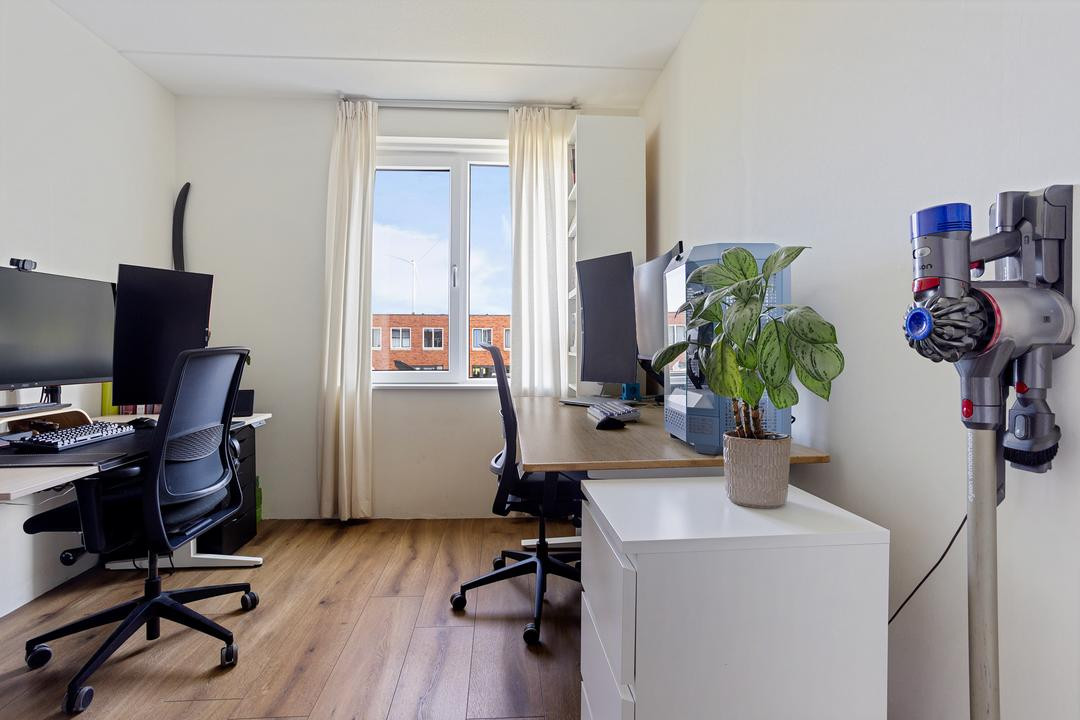 Tussenwoning te koop: Trota van Salernostraat 25, Almere