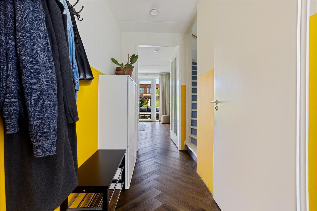 Tussenwoning te koop: Trota van Salernostraat 25, Almere