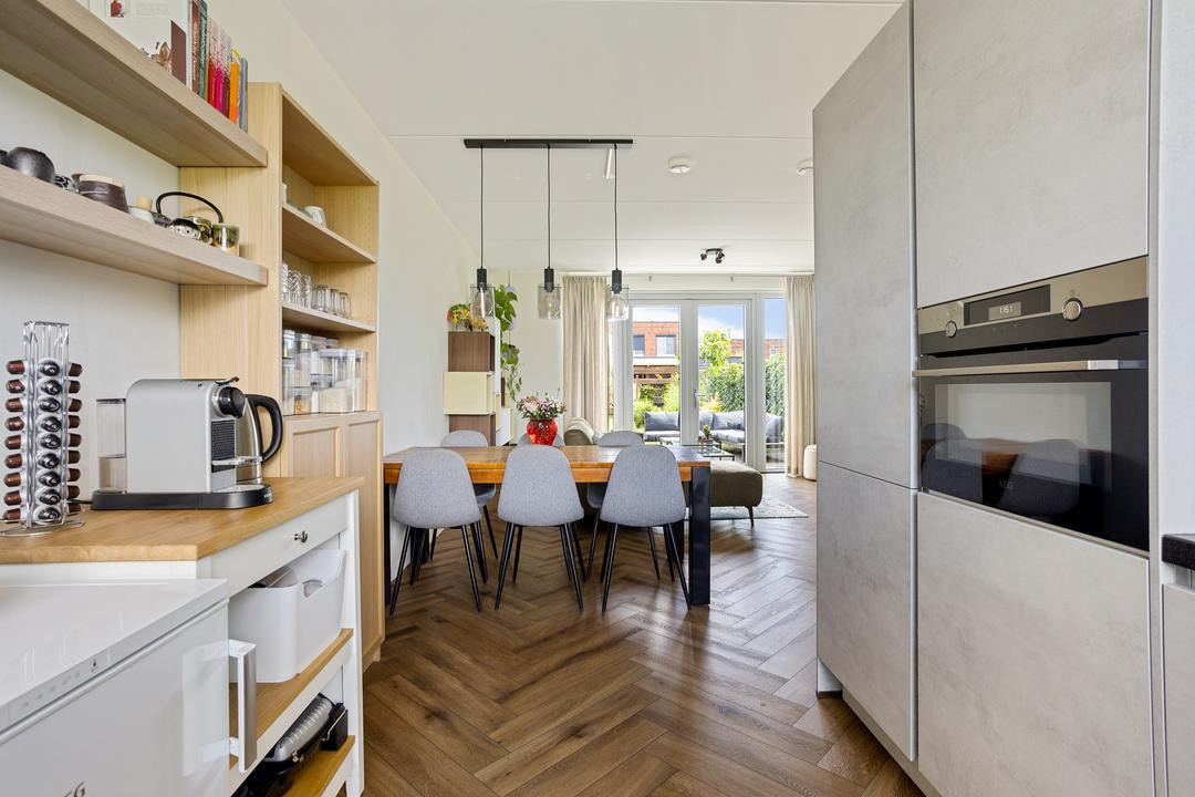 Tussenwoning te koop: Trota van Salernostraat 25, Almere