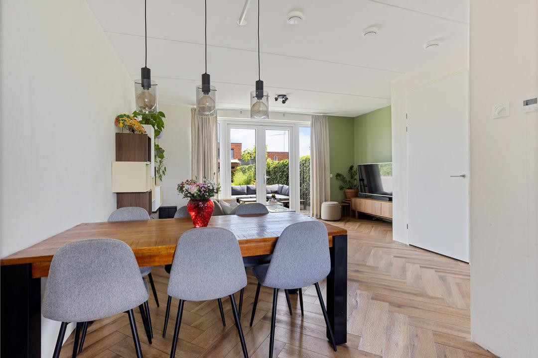 Tussenwoning te koop: Trota van Salernostraat 25, Almere