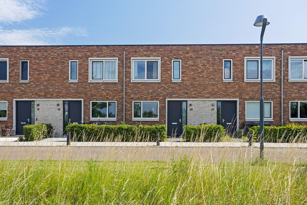 Tussenwoning te koop: Trota van Salernostraat 25, Almere