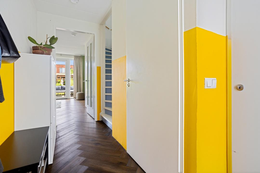 Tussenwoning te koop: Trota van Salernostraat 25, Almere