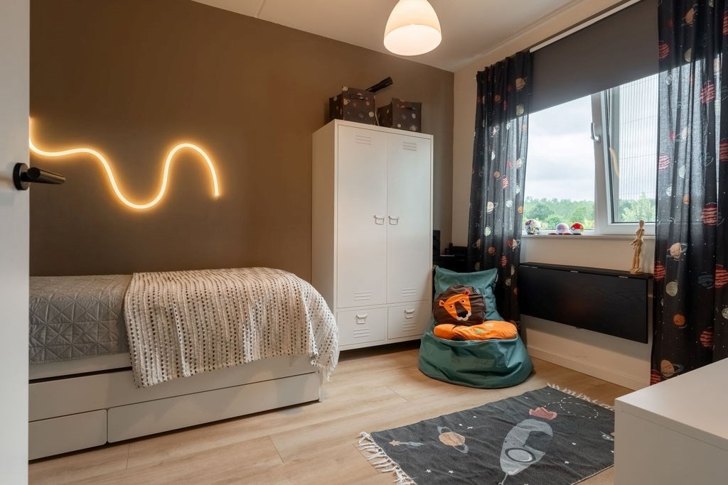 Tussenwoning te koop: Anna Maria van Schurmanlaan 10, Almere