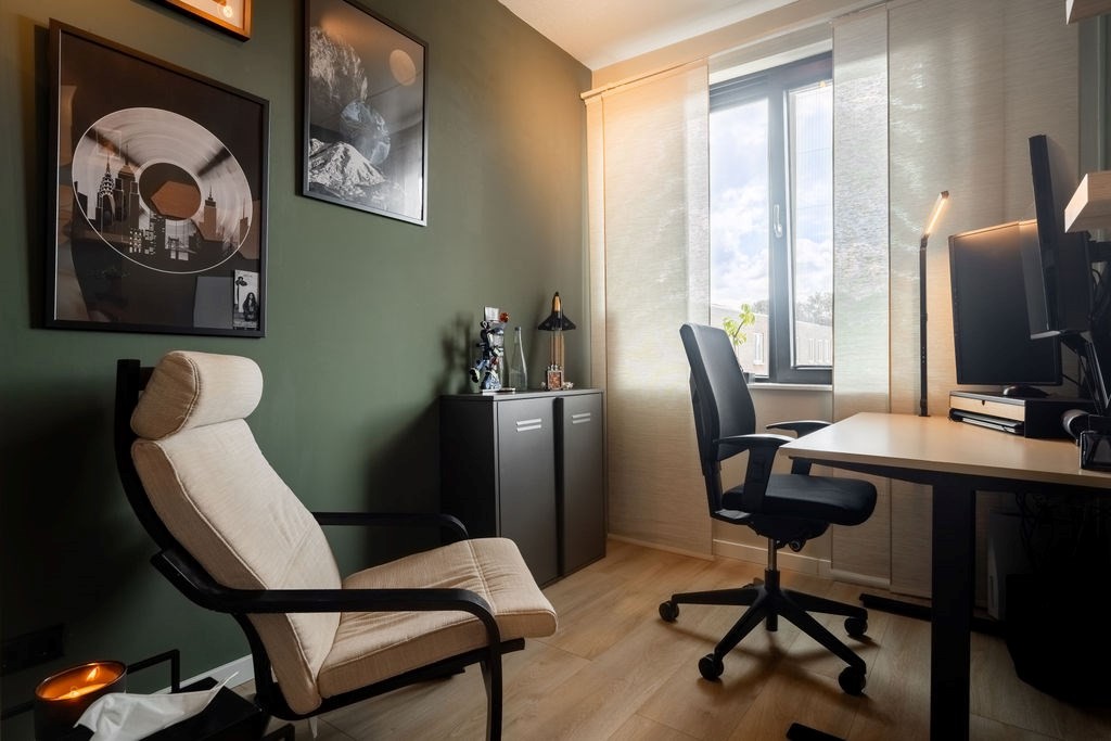 Tussenwoning te koop: Anna Maria van Schurmanlaan 10, Almere
