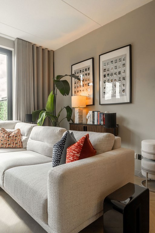 Tussenwoning te koop: Anna Maria van Schurmanlaan 10, Almere