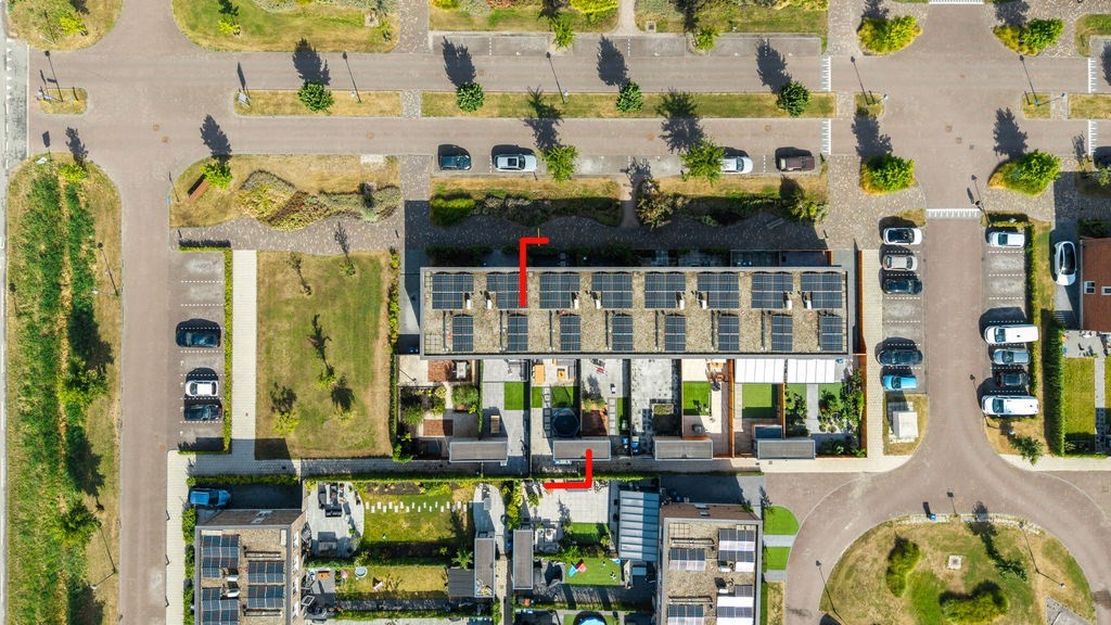 Tussenwoning te koop: Anna Maria van Schurmanlaan 10, Almere