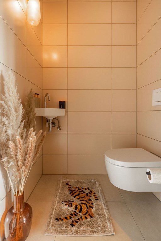 Tussenwoning te koop: Anna Maria van Schurmanlaan 10, Almere