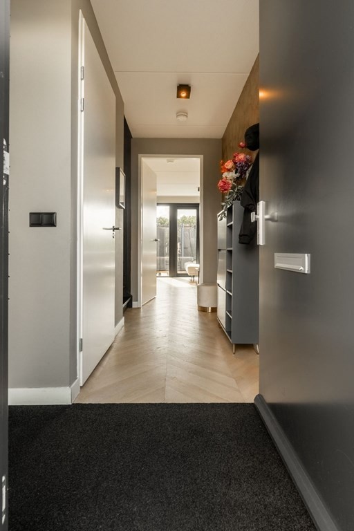 Tussenwoning te koop: Anna Maria van Schurmanlaan 10, Almere