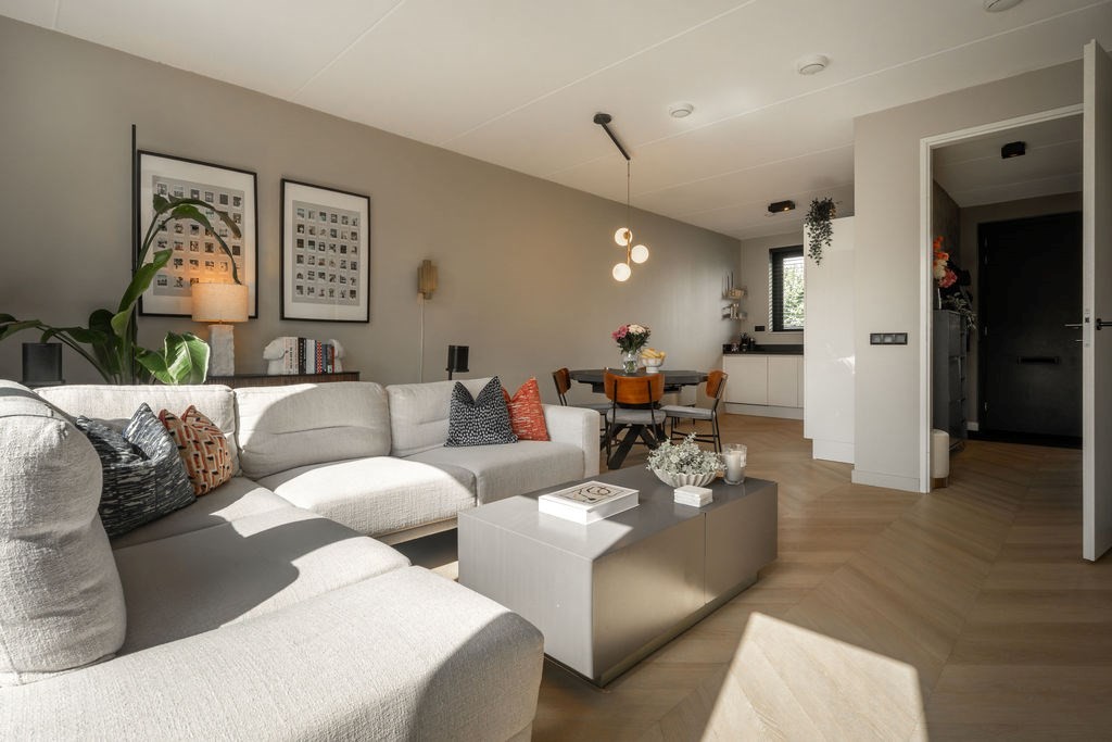 Tussenwoning te koop: Anna Maria van Schurmanlaan 10, Almere