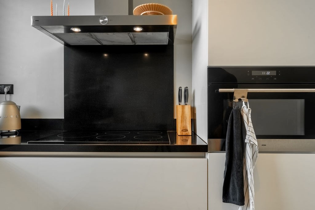 Tussenwoning te koop: Anna Maria van Schurmanlaan 10, Almere