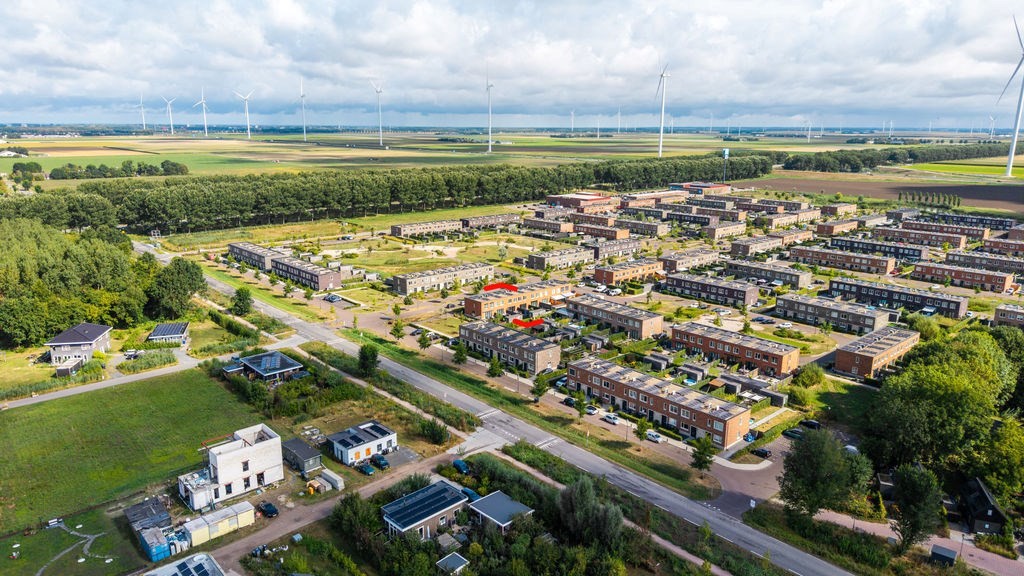 Tussenwoning te koop: Anna Maria van Schurmanlaan 10, Almere