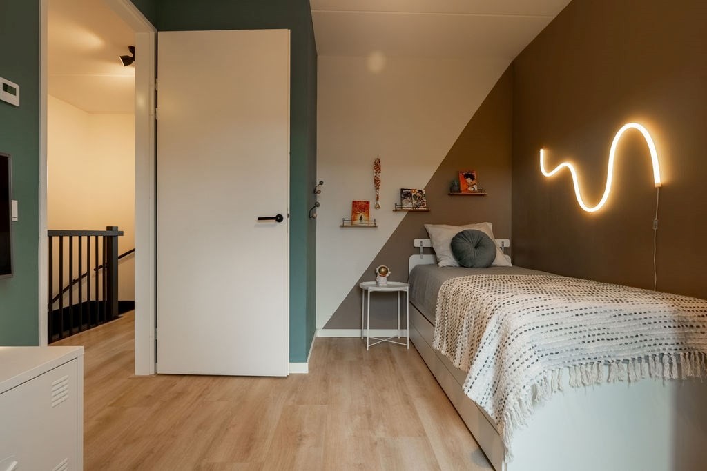 Tussenwoning te koop: Anna Maria van Schurmanlaan 10, Almere