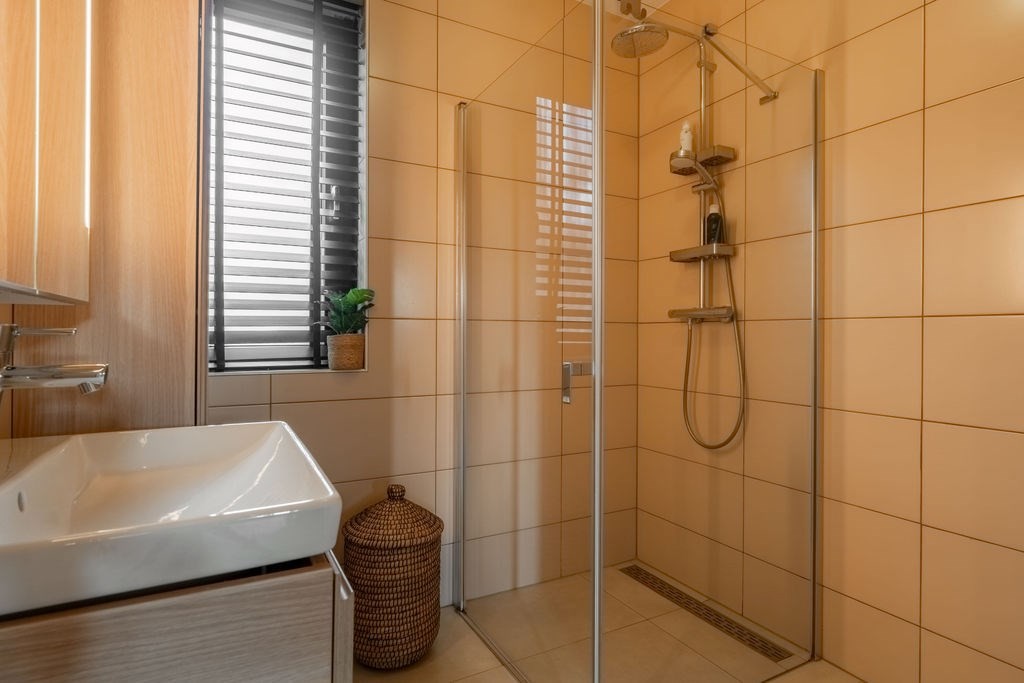 Tussenwoning te koop: Anna Maria van Schurmanlaan 10, Almere