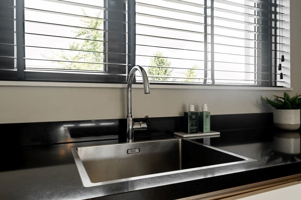 Tussenwoning te koop: Anna Maria van Schurmanlaan 10, Almere