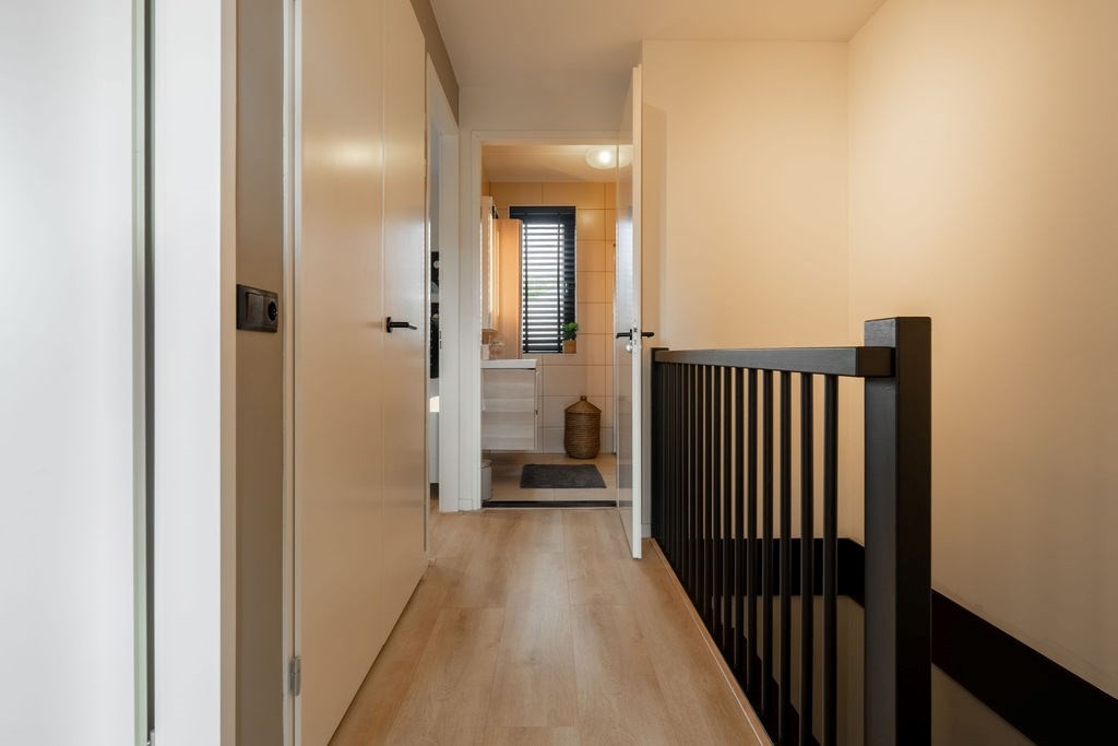 Tussenwoning te koop: Anna Maria van Schurmanlaan 10, Almere