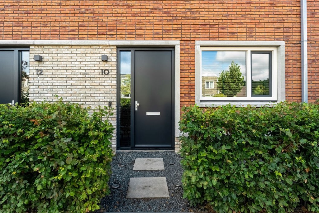 Tussenwoning te koop: Anna Maria van Schurmanlaan 10, Almere