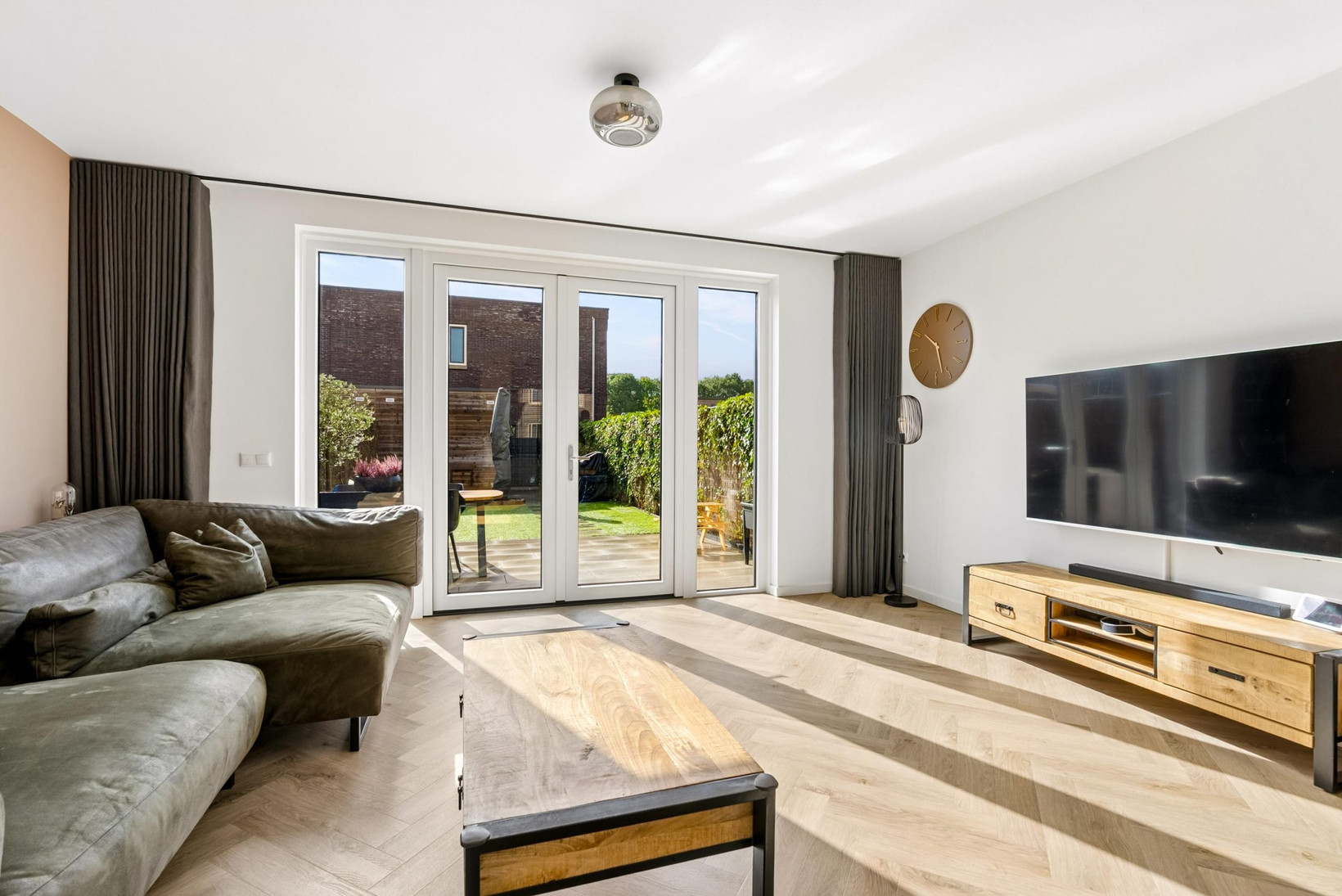 Tussenwoning te koop: Anna Maria van Schurmanlaan 26, Almere