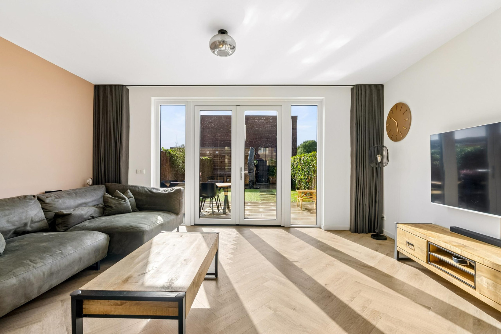 Tussenwoning te koop: Anna Maria van Schurmanlaan 26, Almere