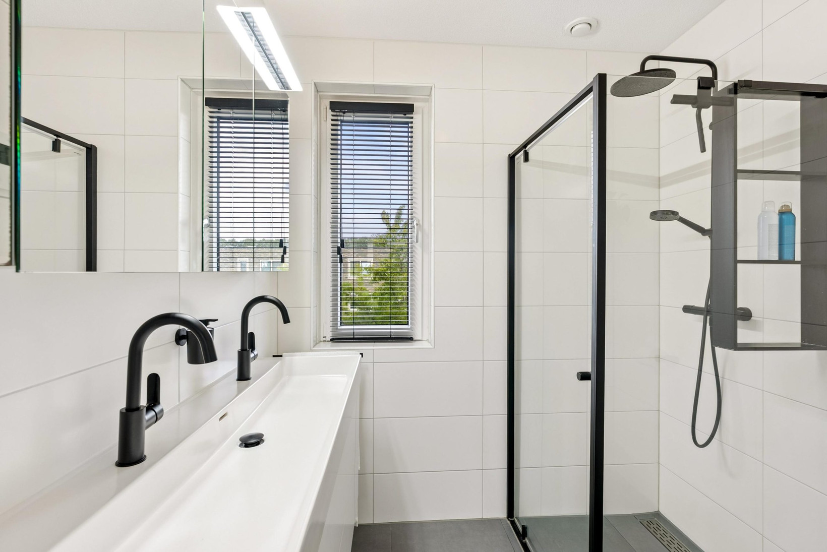 Tussenwoning te koop: Anna Maria van Schurmanlaan 26, Almere